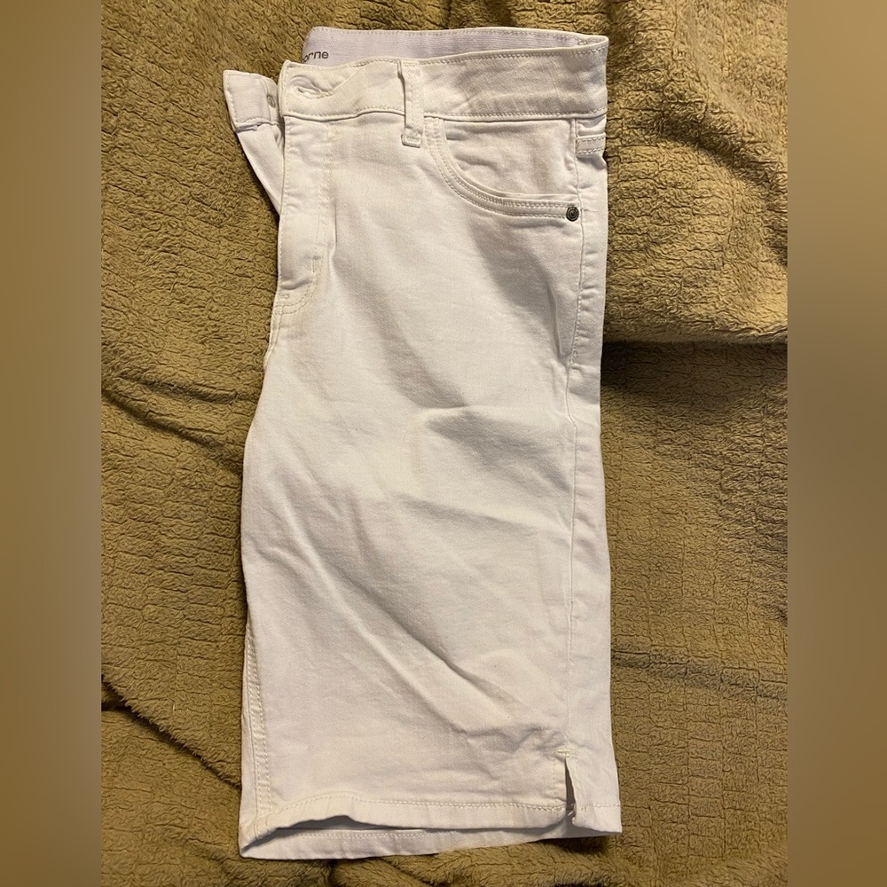 White stretchy Liz Claiborne shorts Sz 14